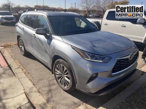 Photo 2 of 5 of 2021 Toyota Highlander Platinum