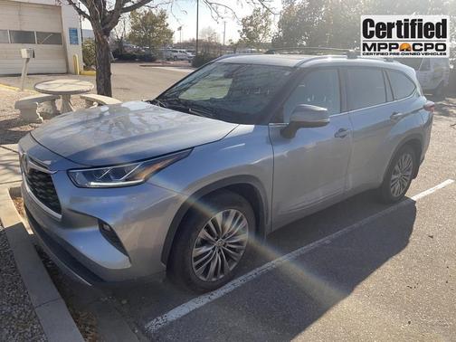 Photo 1 of 5 of 2021 Toyota Highlander Platinum