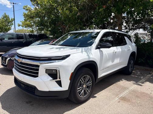 Summit White 2026 Chevrolet Traverse LT