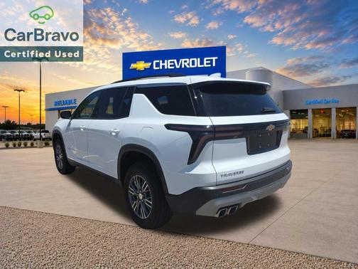Summit White 2025 Chevrolet Traverse LT