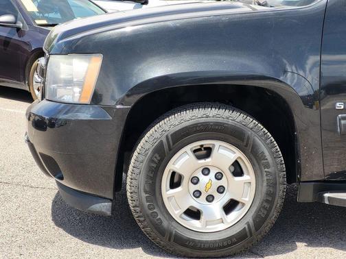 Black Granite Metallic 2011 Chevrolet Suburban 1500 LS