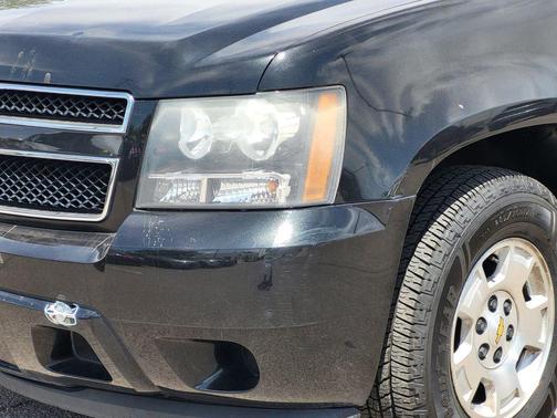 Black Granite Metallic 2011 Chevrolet Suburban 1500 LS
