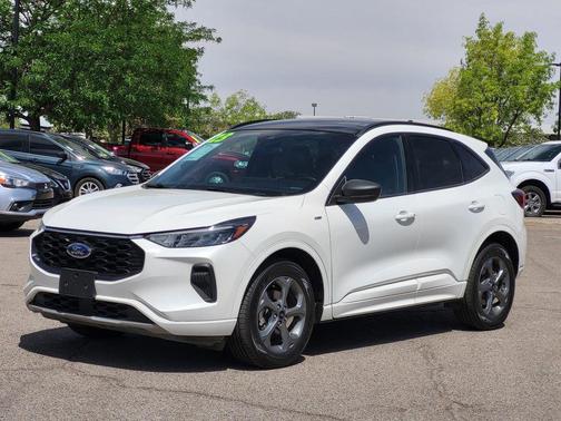 Star White Metallic Tri-Coat 2023 Ford Escape ST-Line