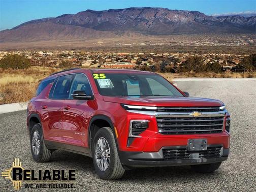 2025 Chevrolet Traverse LT