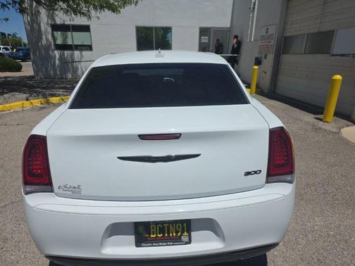 Gloss Black 2021 Chrysler 300 Touring