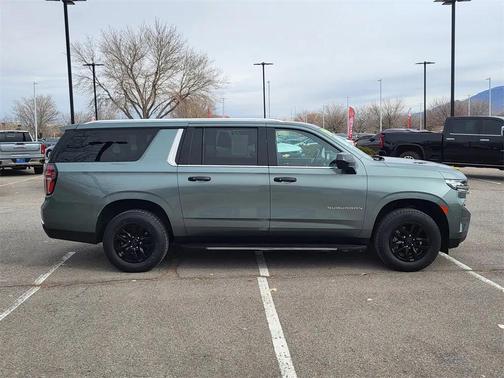 2024 Chevrolet Suburban LT