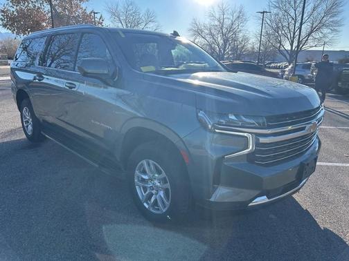 2024 Chevrolet Suburban LT