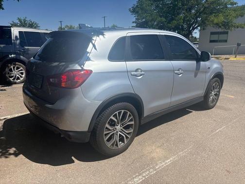 Cool Silver Metallic 2017 Mitsubishi Outlander Sport 2.0 LE