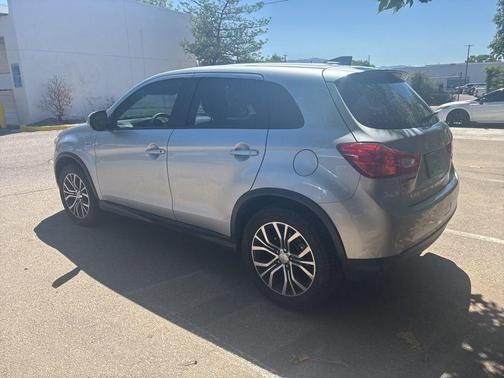 Cool Silver Metallic 2017 Mitsubishi Outlander Sport 2.0 LE