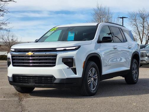 2025 Chevrolet Traverse LT