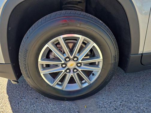 Sterling Gray Metallic 2023 Chevrolet Traverse LT Cloth