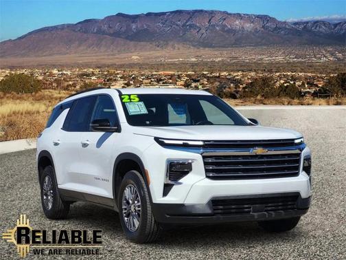 2025 Chevrolet Traverse LT