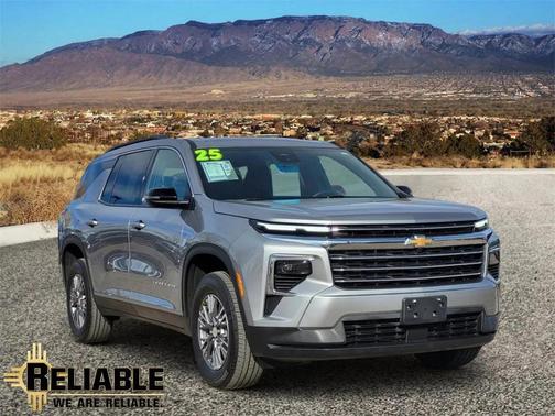 2025 Chevrolet Traverse LT