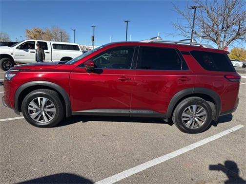 2022 Nissan Pathfinder SL 2WD