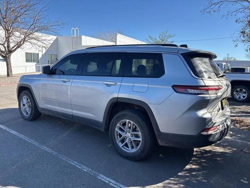 2022 Jeep Grand Cherokee L Laredo