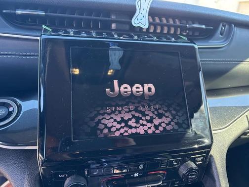 2022 Jeep Grand Cherokee L Laredo