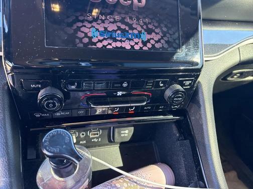 2022 Jeep Grand Cherokee L Laredo