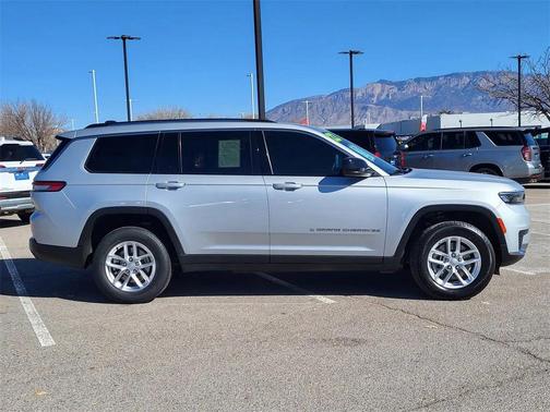 2022 Jeep Grand Cherokee L Laredo