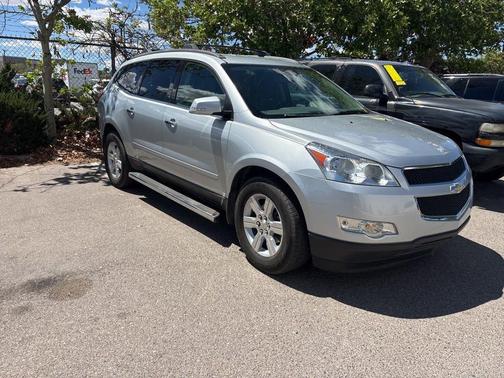 Silver Ice Metallic 2011 Chevrolet Traverse LT