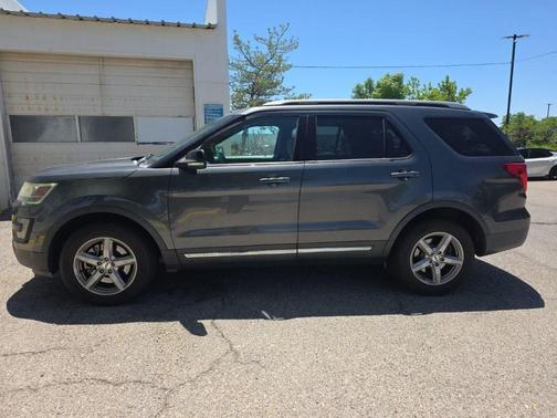 Gray 2017 Ford Explorer XLT