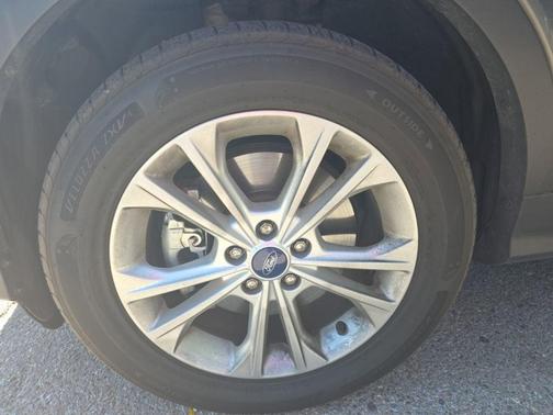 Magnetic Metallic 2017 Ford Escape SE