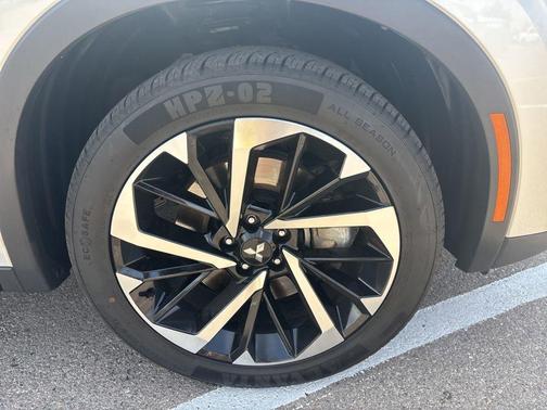 Gray 2024 Mitsubishi Outlander SE