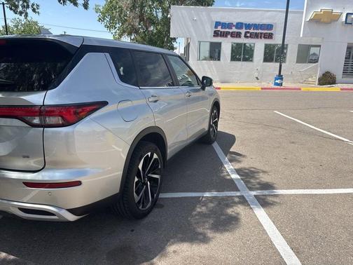 Gray 2024 Mitsubishi Outlander SE