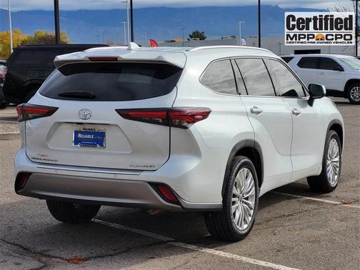2024 Toyota Highlander Platinum