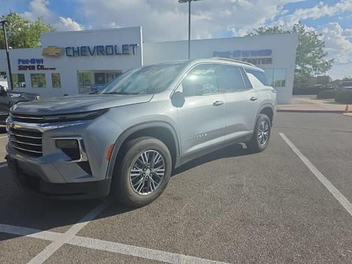 Sterling Gray Metallic 2025 Chevrolet Traverse LT