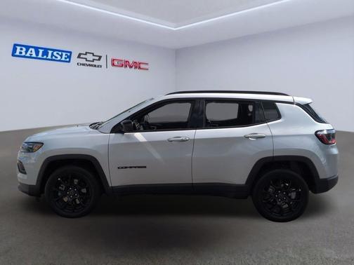 Bright White Clearcoat 2025 Jeep Compass Latitude