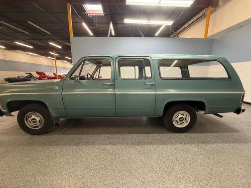 1977 Chevrolet Suburban Base