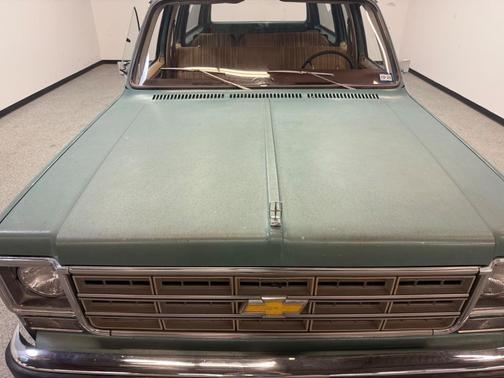 1977 Chevrolet Suburban Base