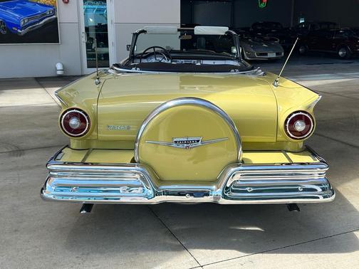 1957 Ford Fairlane 500 Base