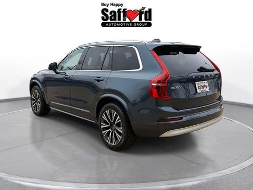 2022 Volvo XC90 T6 Momentum