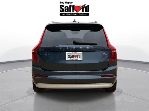 2022 Volvo XC90 T6 Momentum