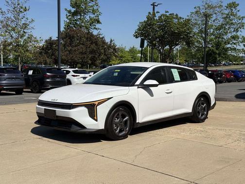 Snow White Pearl 2025 Kia K4 LXS