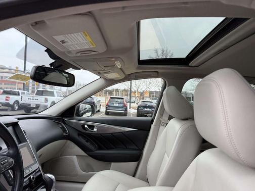 2017 INFINITI Q50 3.0t Signature Edition