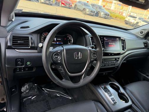 Crystal Black Pearl 2023 Honda Ridgeline RTL