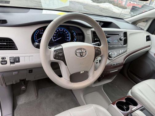 2014 Toyota Sienna XLE