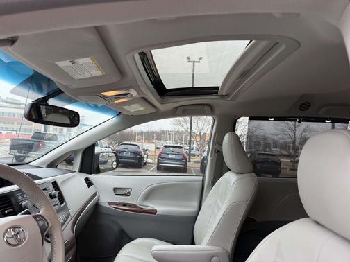 2014 Toyota Sienna XLE