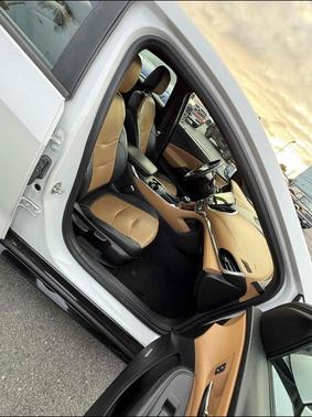 Iridescent Pearl Tricoat 2017 Chevrolet Volt Premier