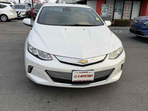 Iridescent Pearl Tricoat 2017 Chevrolet Volt Premier