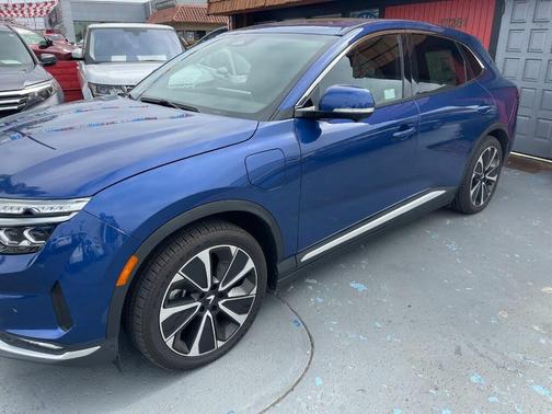 2023 VinFast VF 8 Plus