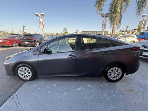2019 Toyota Prius XLE