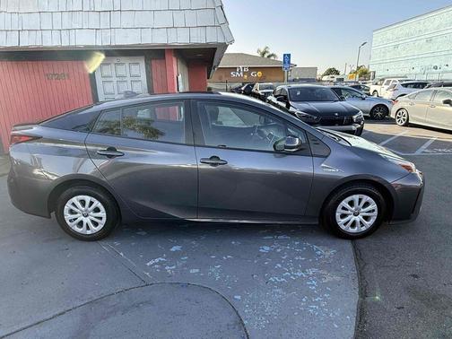 2019 Toyota Prius XLE