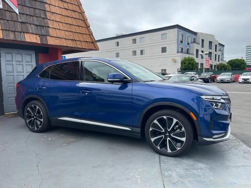 2023 VinFast VF 8 Plus