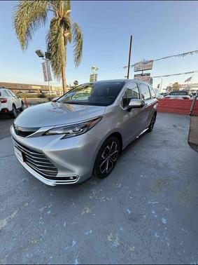 2025 Toyota Sienna Platinum