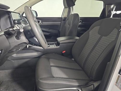 Glacial White Pearl 2023 Kia Sorento LX