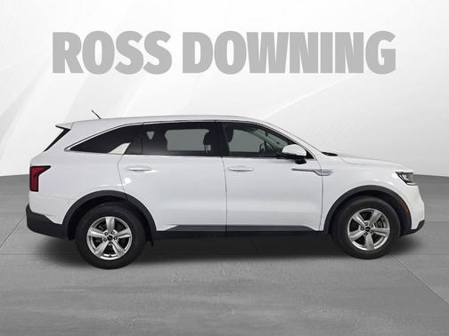 Glacial White Pearl 2023 Kia Sorento LX