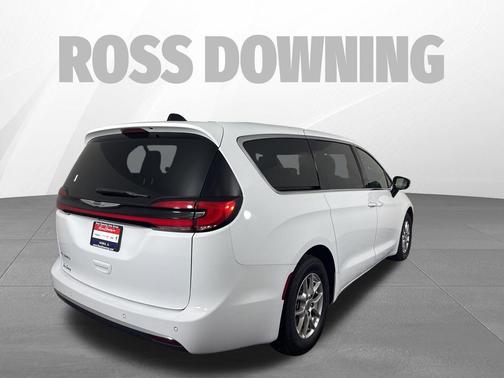 Bright White Clearcoat 2025 Chrysler Pacifica L